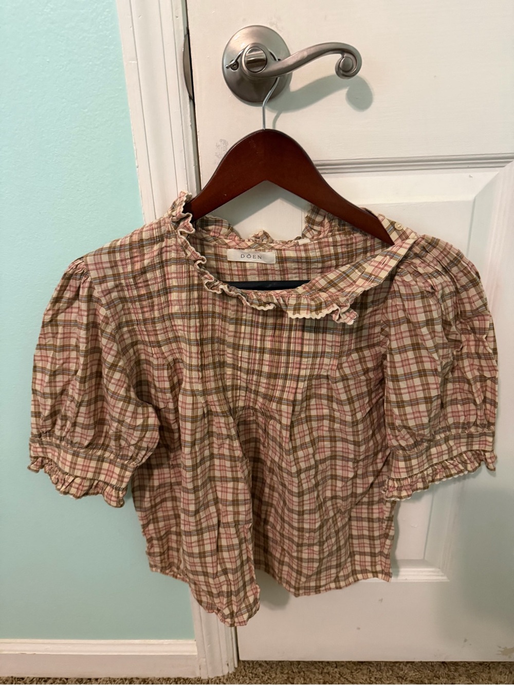 Doen Womens sz Medium Pink & Green Plaid Ruffle Collar Puff-Sleeve Top